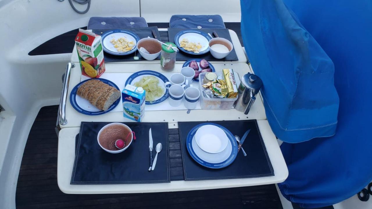 2 Nuits Insolites & 1 Excursion Voile A Bord Du Voilier Mori Ora Moorea Buitenkant foto