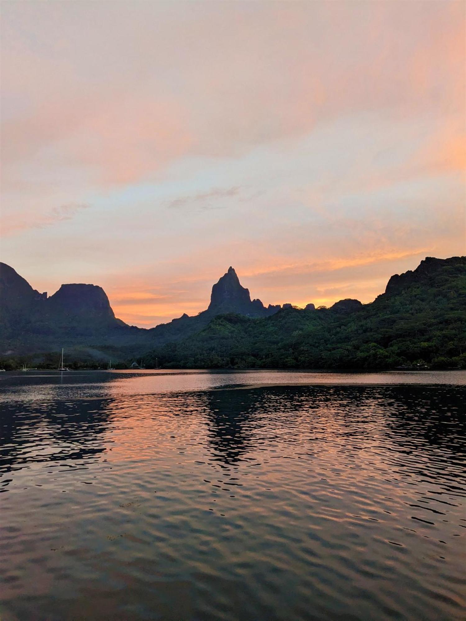 2 Nuits Insolites & 1 Excursion Voile A Bord Du Voilier Mori Ora Moorea Buitenkant foto